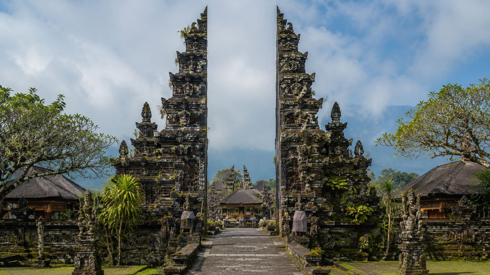 Bali Temple Gates Explained: Candi Bentar, Kori Agung and Sacred Thresholds
