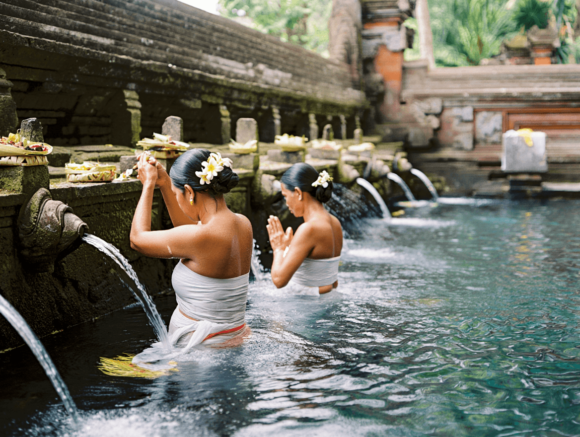 Tirta Empul Temple Guide: Ritual Bathing and Visitor Etiquette