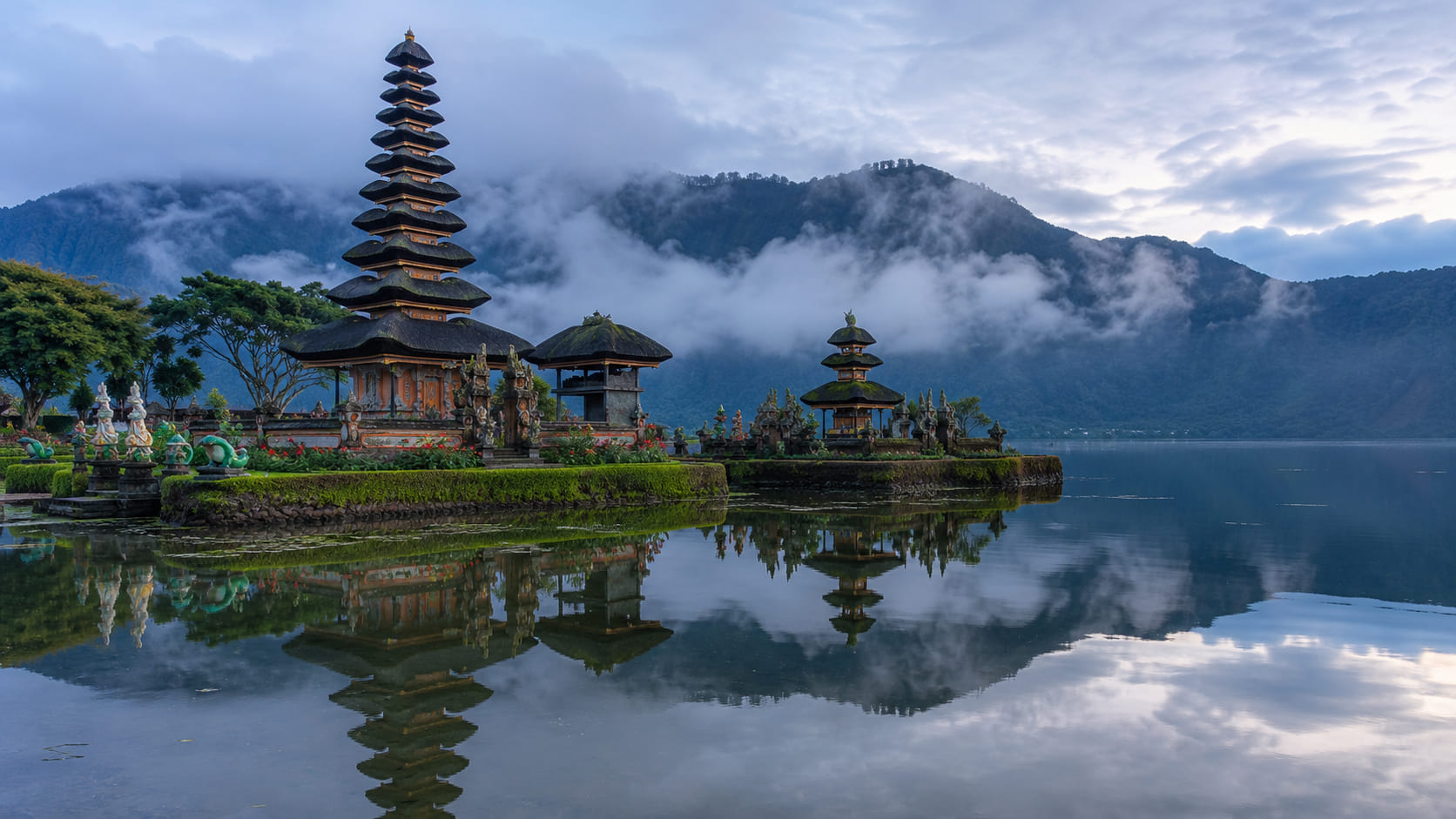Ulun Danu Beratan Temple Guide: Visiting Bali’s Famous Lake Temple